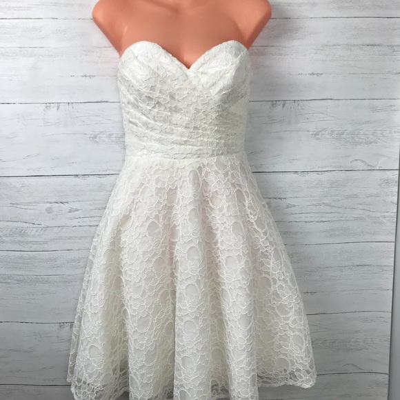 Mori Lee Dresses & Skirts - MORI LEE WHITE LACE DRESS